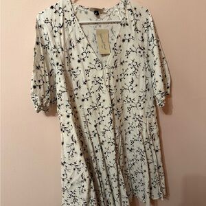 Universal Thread Black and White Floral Blouse
